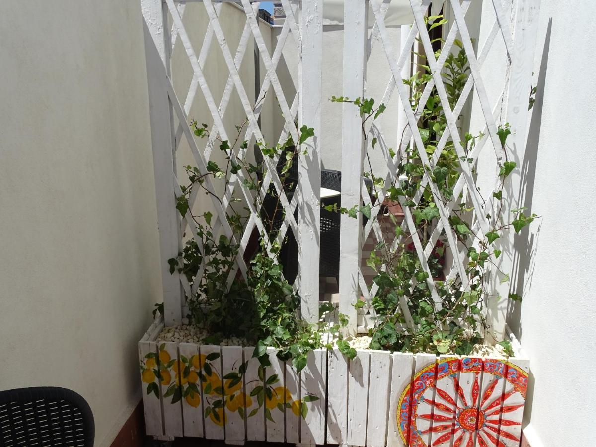 Sogno Etneo Bed & Breakfast คาตาเนีย ภายนอก รูปภาพ